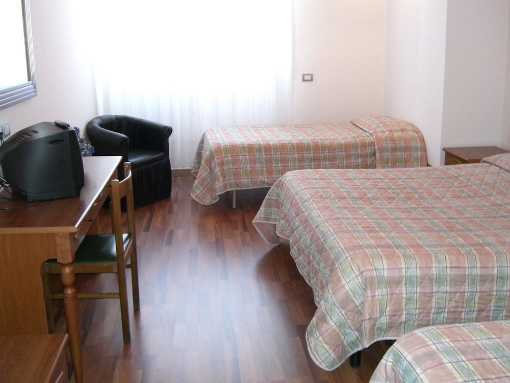 Hotel Golden Rimini Esterno foto