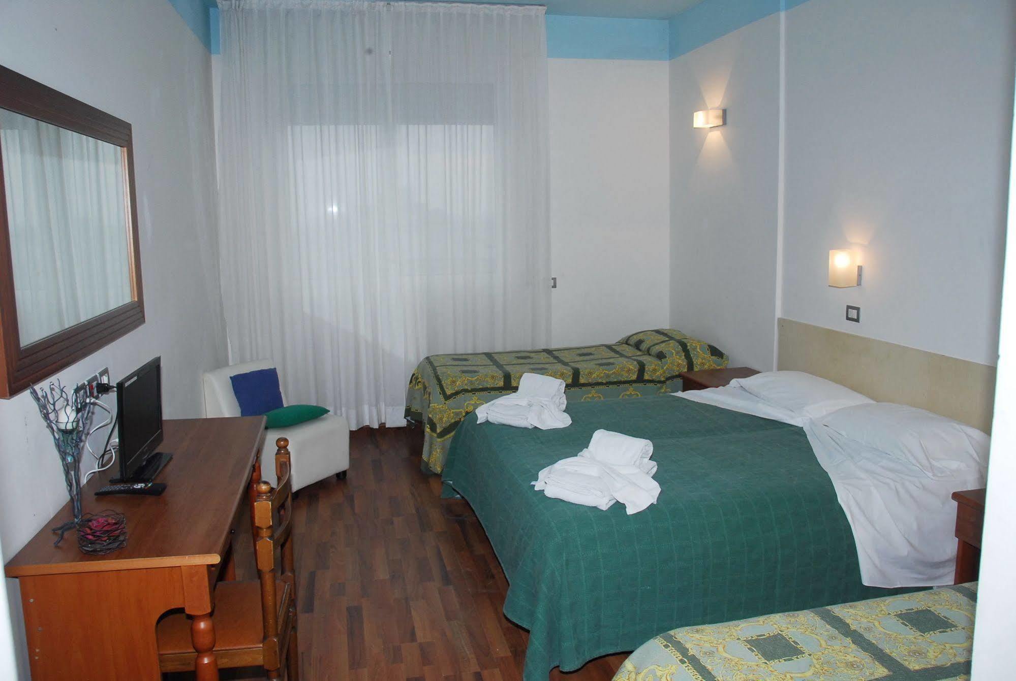 Hotel Golden Rimini Esterno foto