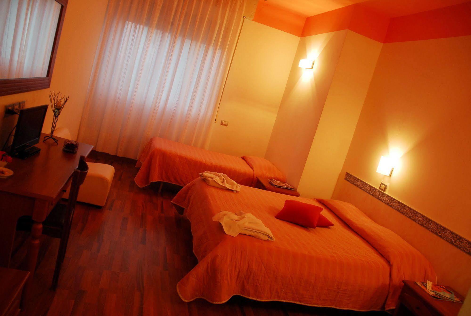 Hotel Golden Rimini Esterno foto